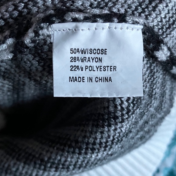 Chevron Patterned Crew Neck Sweater - Picture 8 of 11